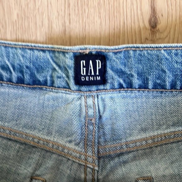 Gap Mom Jeans. - Picture 4 of 5